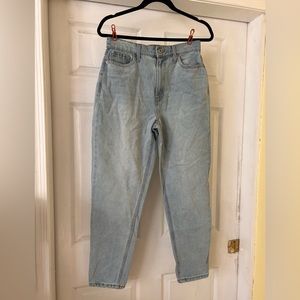 Fashion nova jeans. Never worn. 28 length